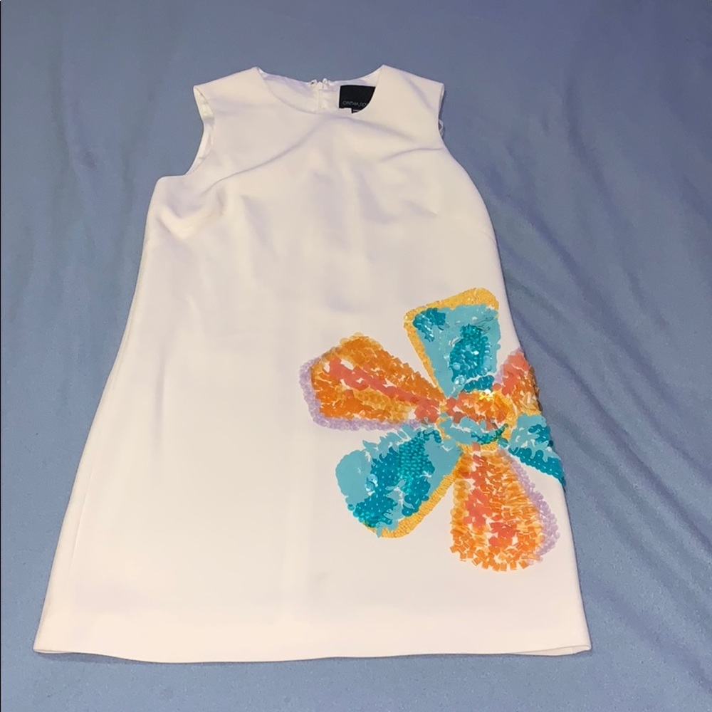 Cynthia Rowley White shift dress with flower